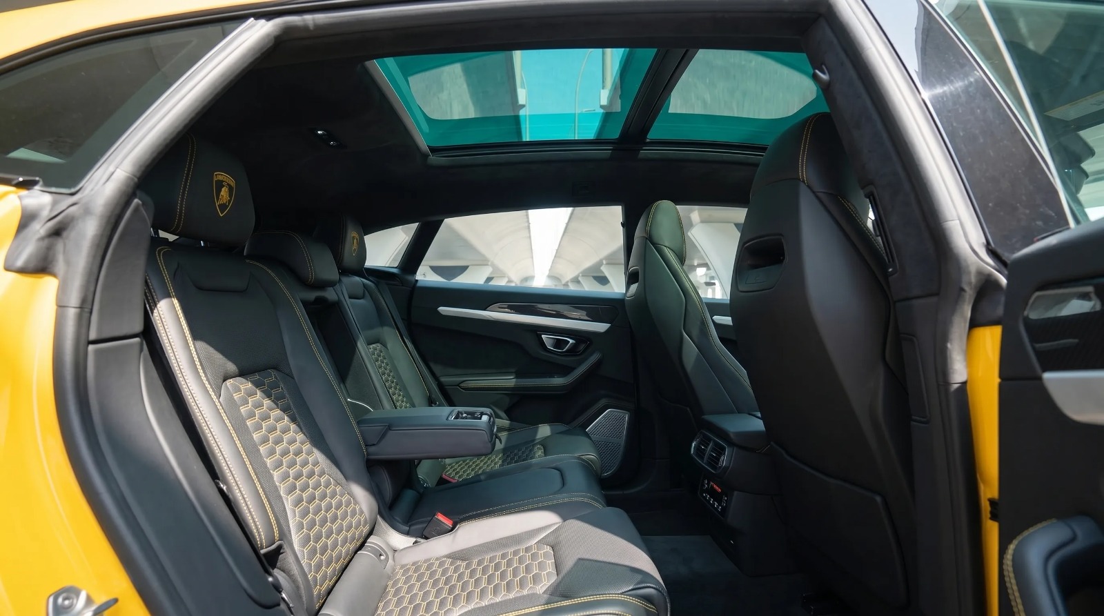 Lamborghini Urus — photo 3